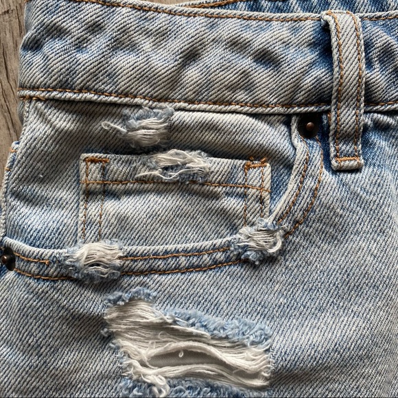 90s Light Wash Distressed Summer Boyfriend Shorts size Large - Picture 9 of 9